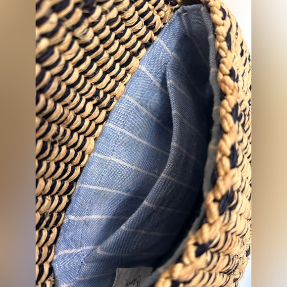 AAKS Sinsi Natural Crossbody - Picture 10 of 10